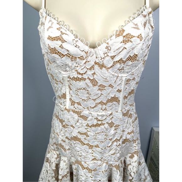 V. Chapman Candice Lace Scallop Hem Lace Up White Mini Dress Size 8 - Picture 4 of 8